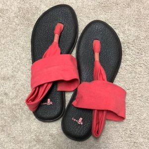 Sanuk Women’s Fabric Flip Flops Size 9 Coral